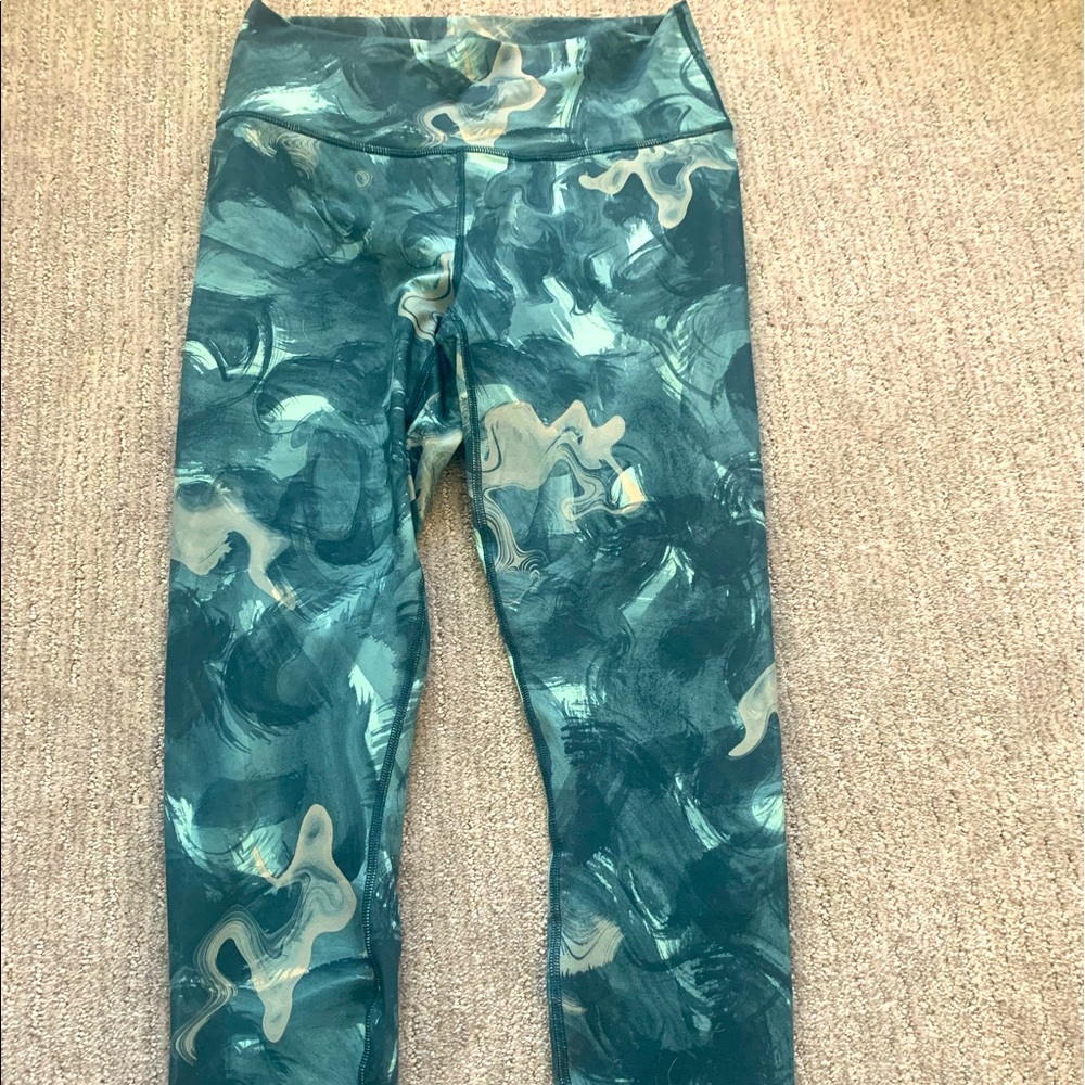 Capri pants, phone pocket on the inside on the right side, none on the outside